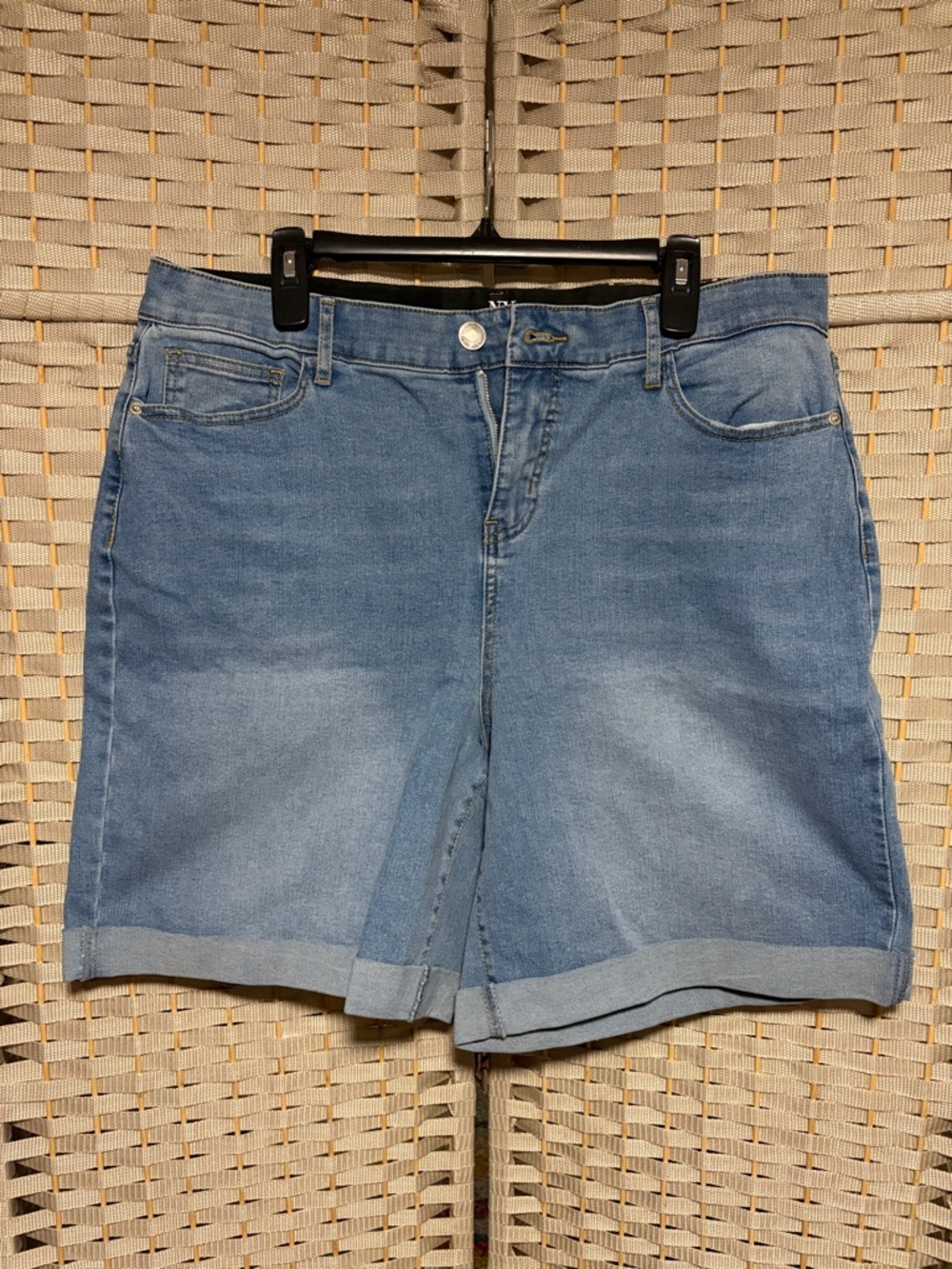 New York & Company Classic Light Blue Denim Women’s Shorts